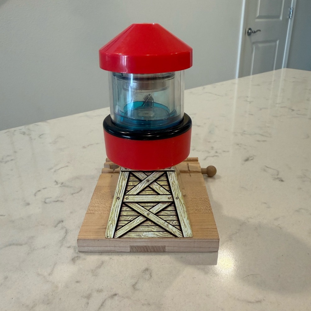 Thomas the Train Water Tower - Picture 4 of 7